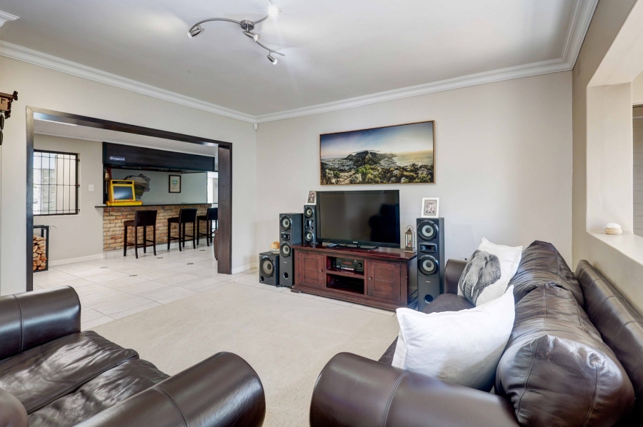 4 Bedroom Property for Sale in Loevenstein Western Cape